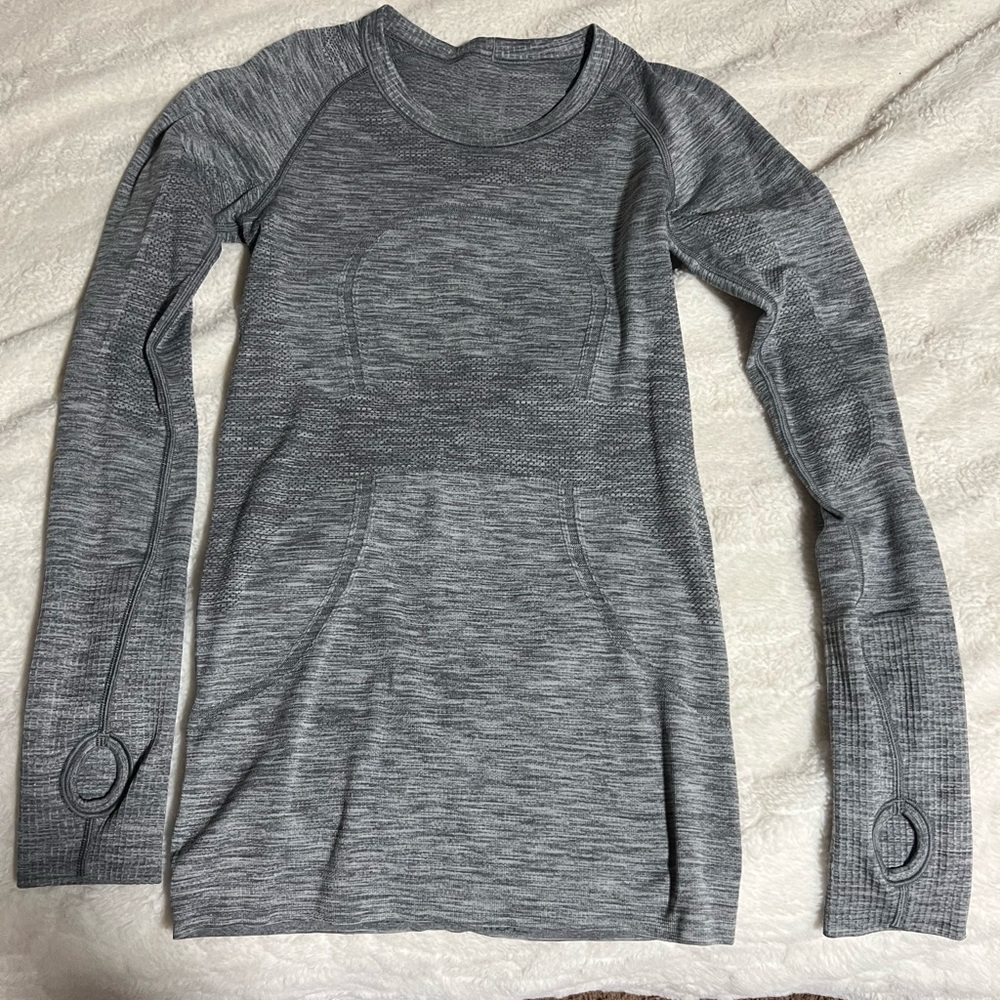 Lululemon Swiftly Tech Long Sleeve in Gray Size 4